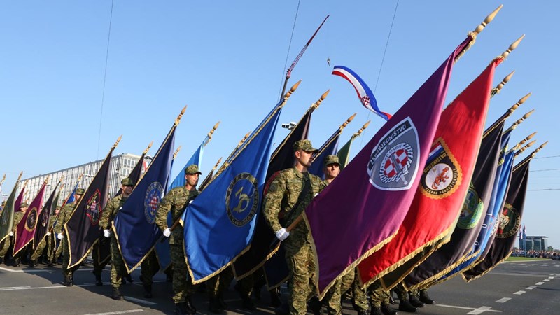 Održan svečani vojni mimohod povodom 20. obljetnice VRO "Oluja" 